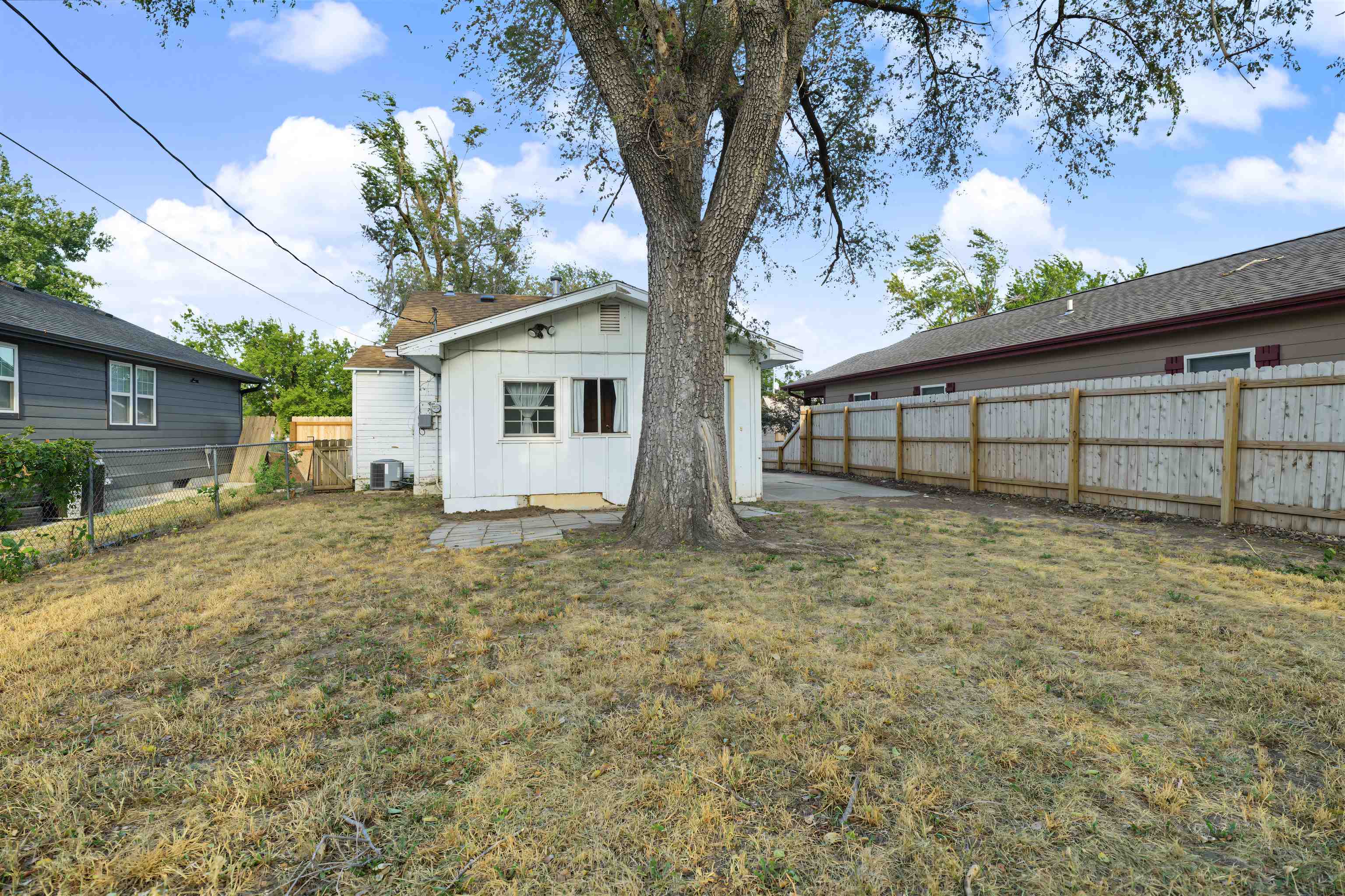 1117 N 8th St, Salina, KS 67401