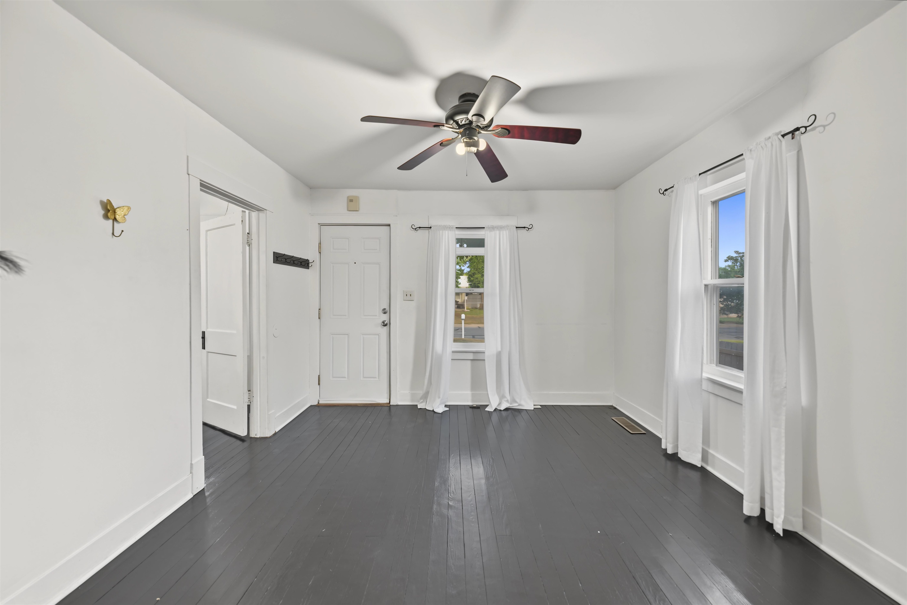1117 N 8th St, Salina, KS 67401