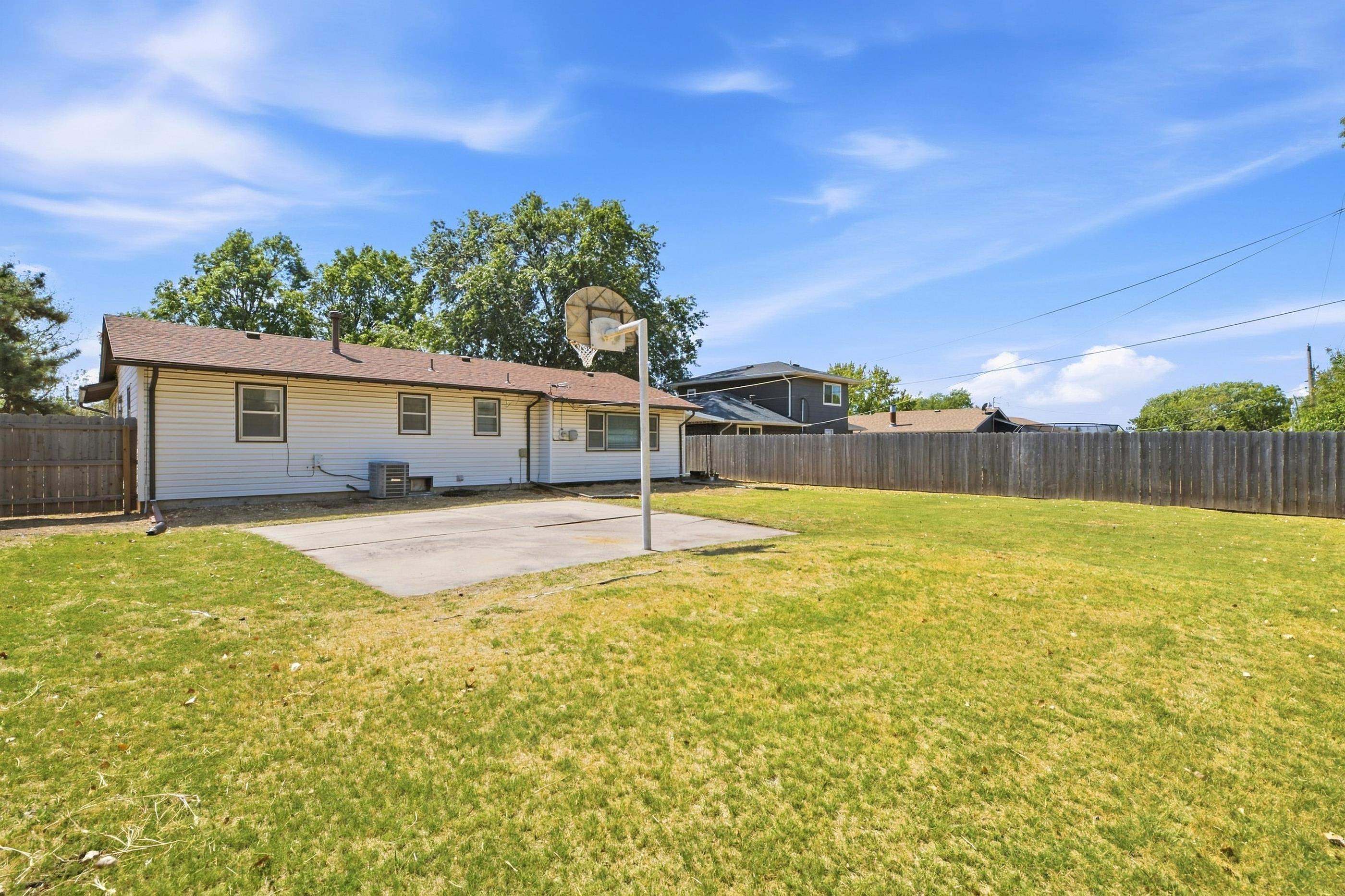 8208 E Boston St, Wichita, KS 67207
