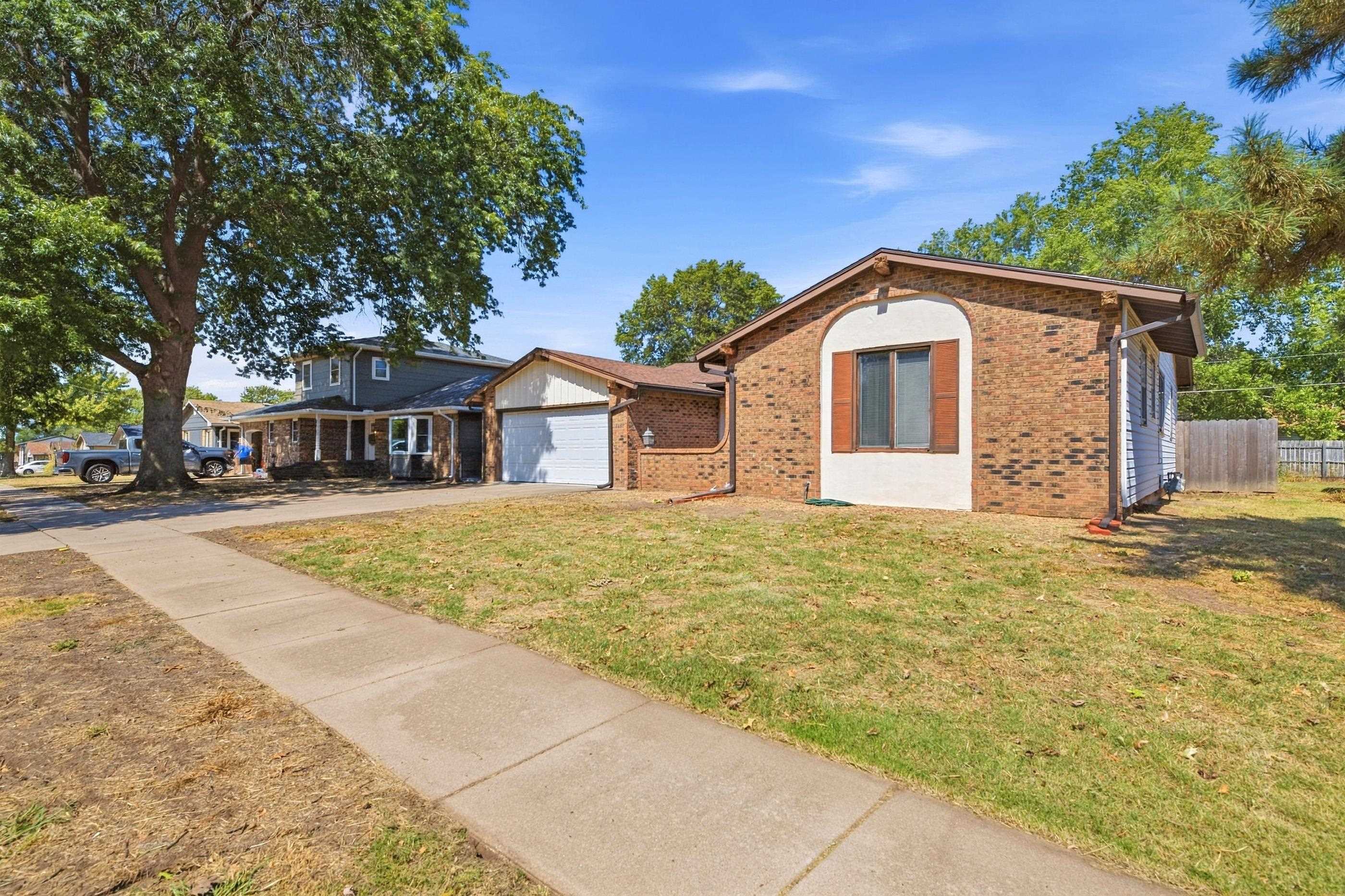 8208 E Boston St, Wichita, KS 67207