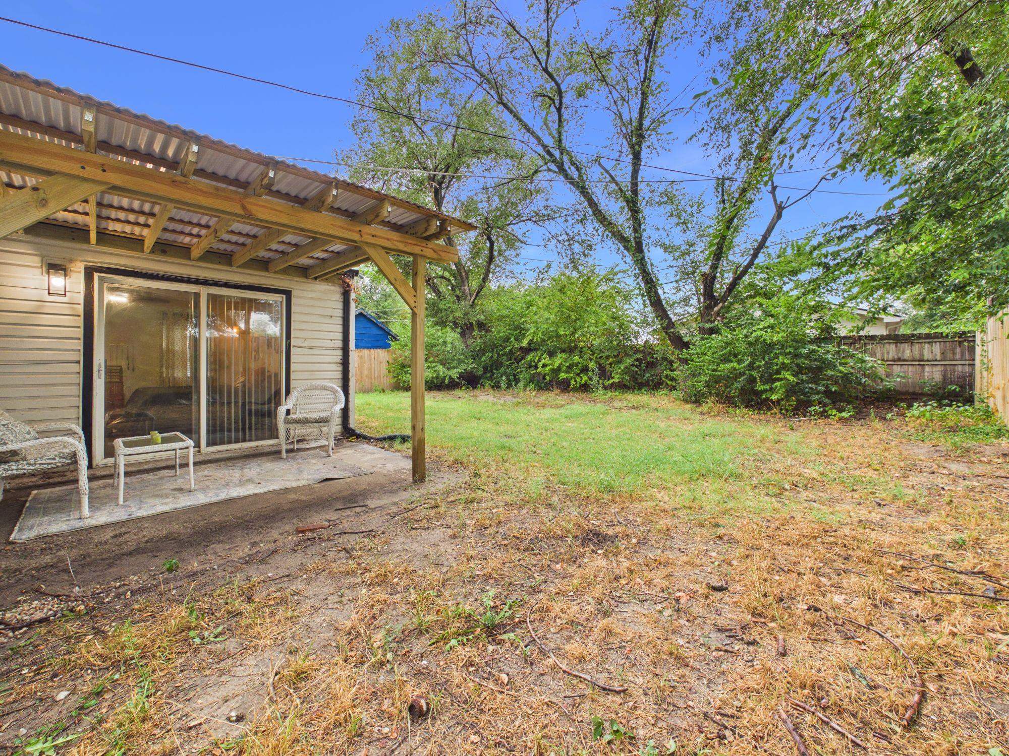 3016 E Locust St, Wichita, KS 67216