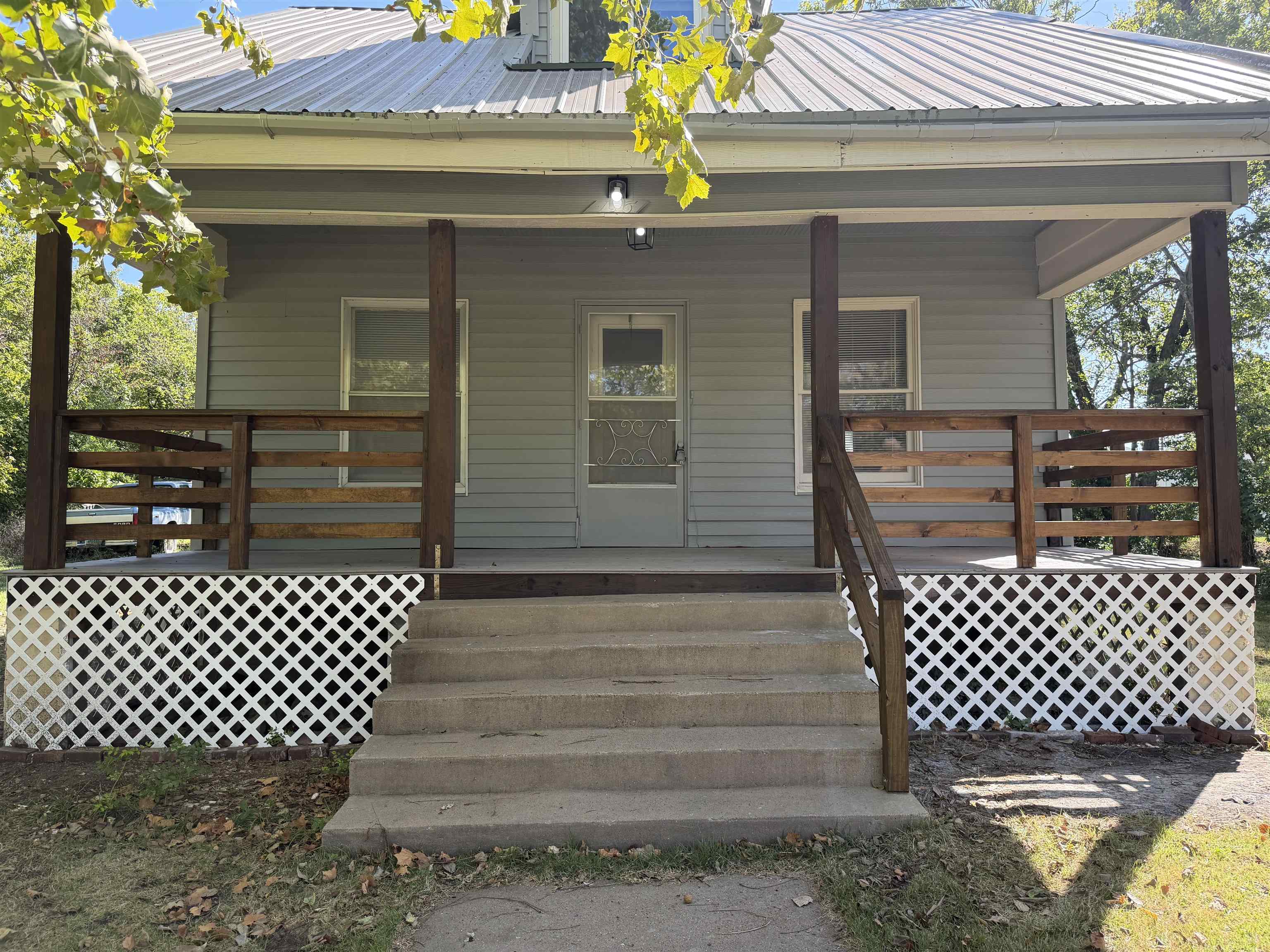 116 S Elm St, Eureka, KS 67045