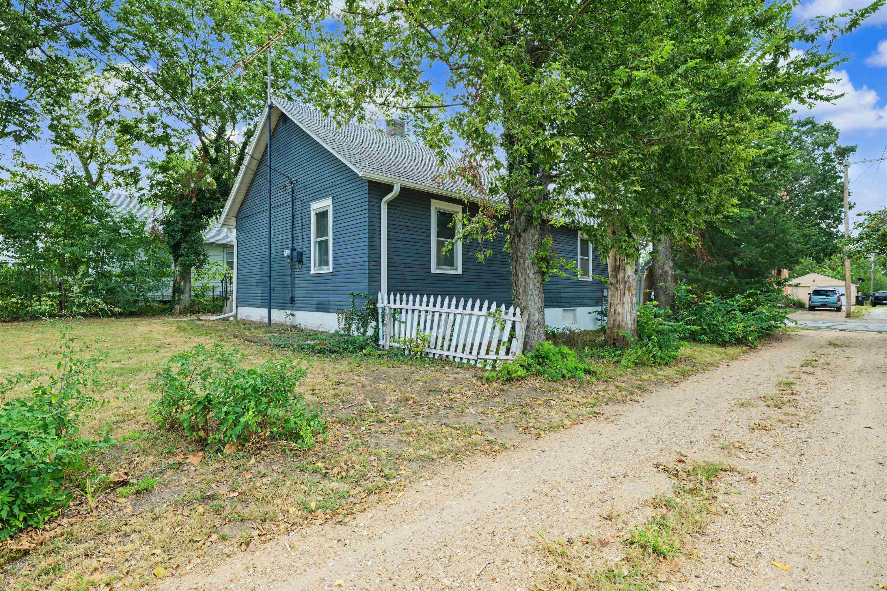 614 Charles St, Salina, KS 67401