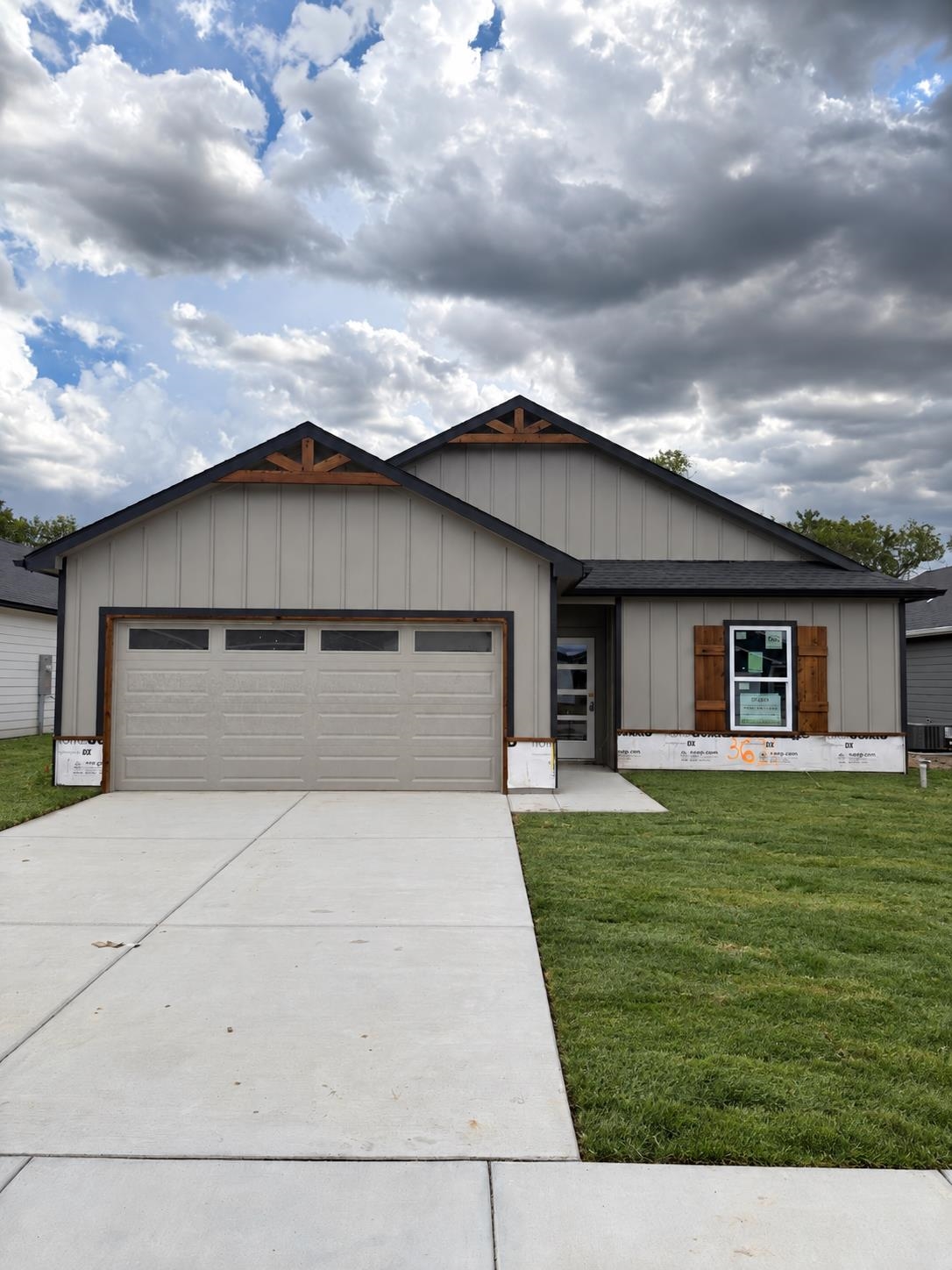 3621 E Bearsden St, Derby, KS 67037-7821
