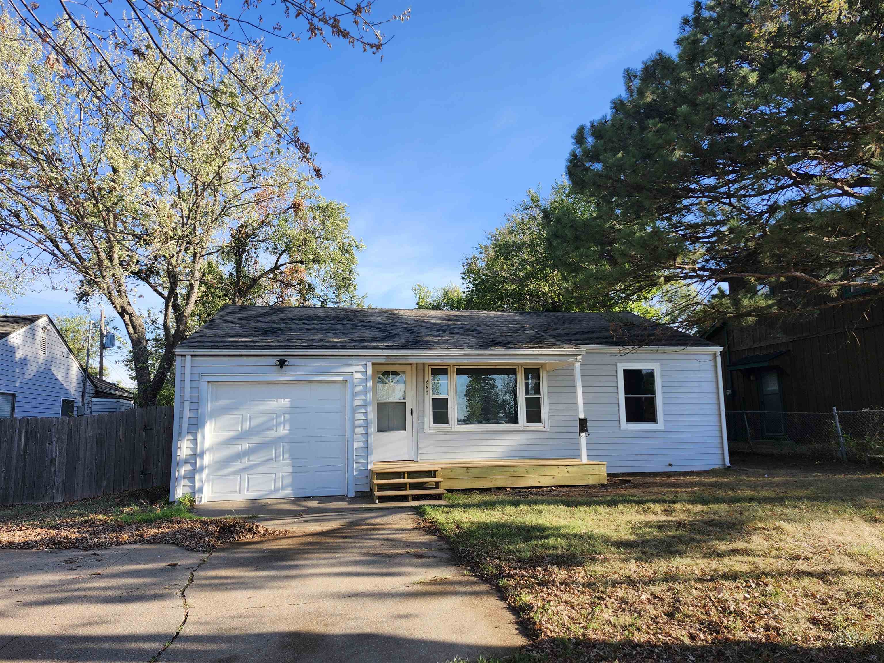 5908 E Kinkaid St, Wichita, KS 67218