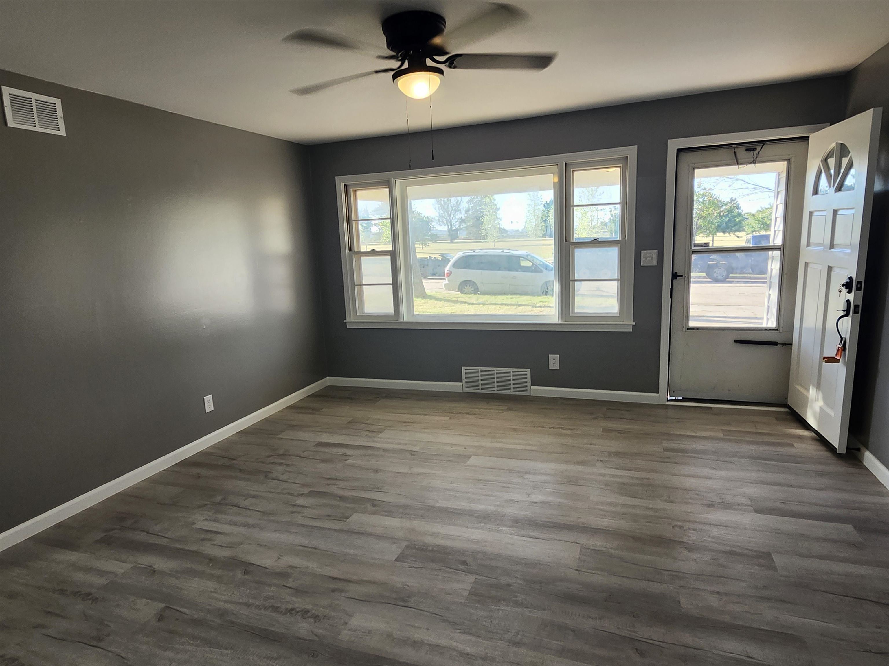 5908 E Kinkaid St, Wichita, KS 67218