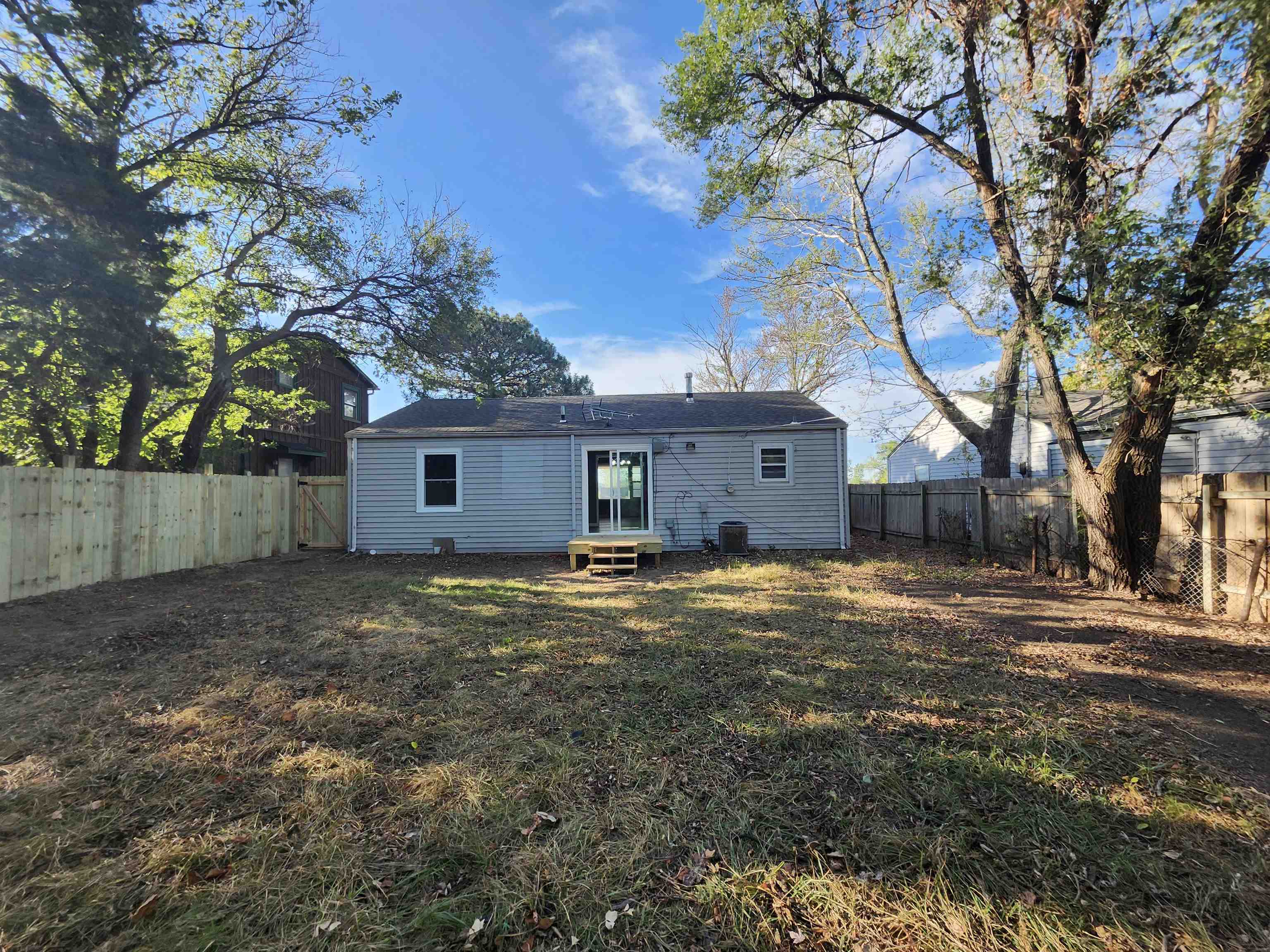 5908 E Kinkaid St, Wichita, KS 67218
