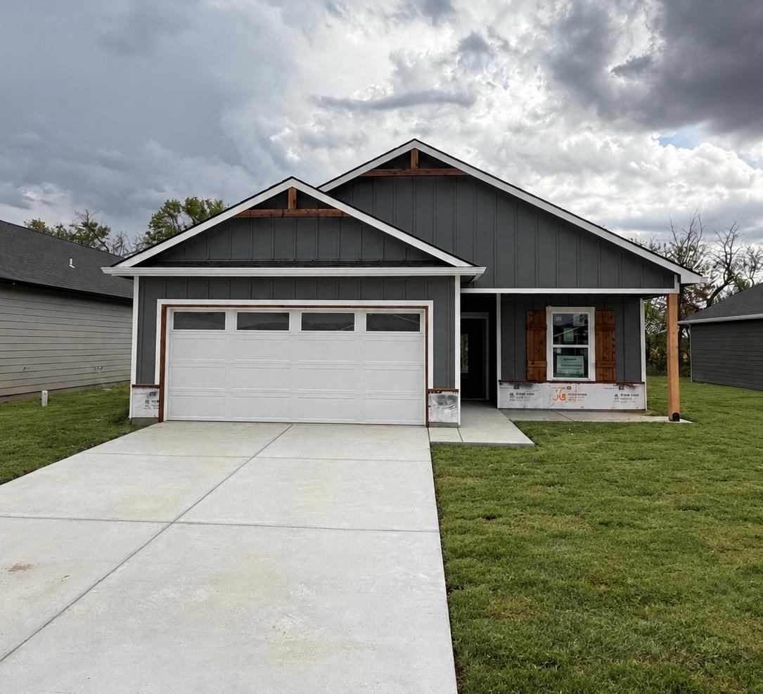 3611 E Bearsden St, Derby, KS 67037-7821