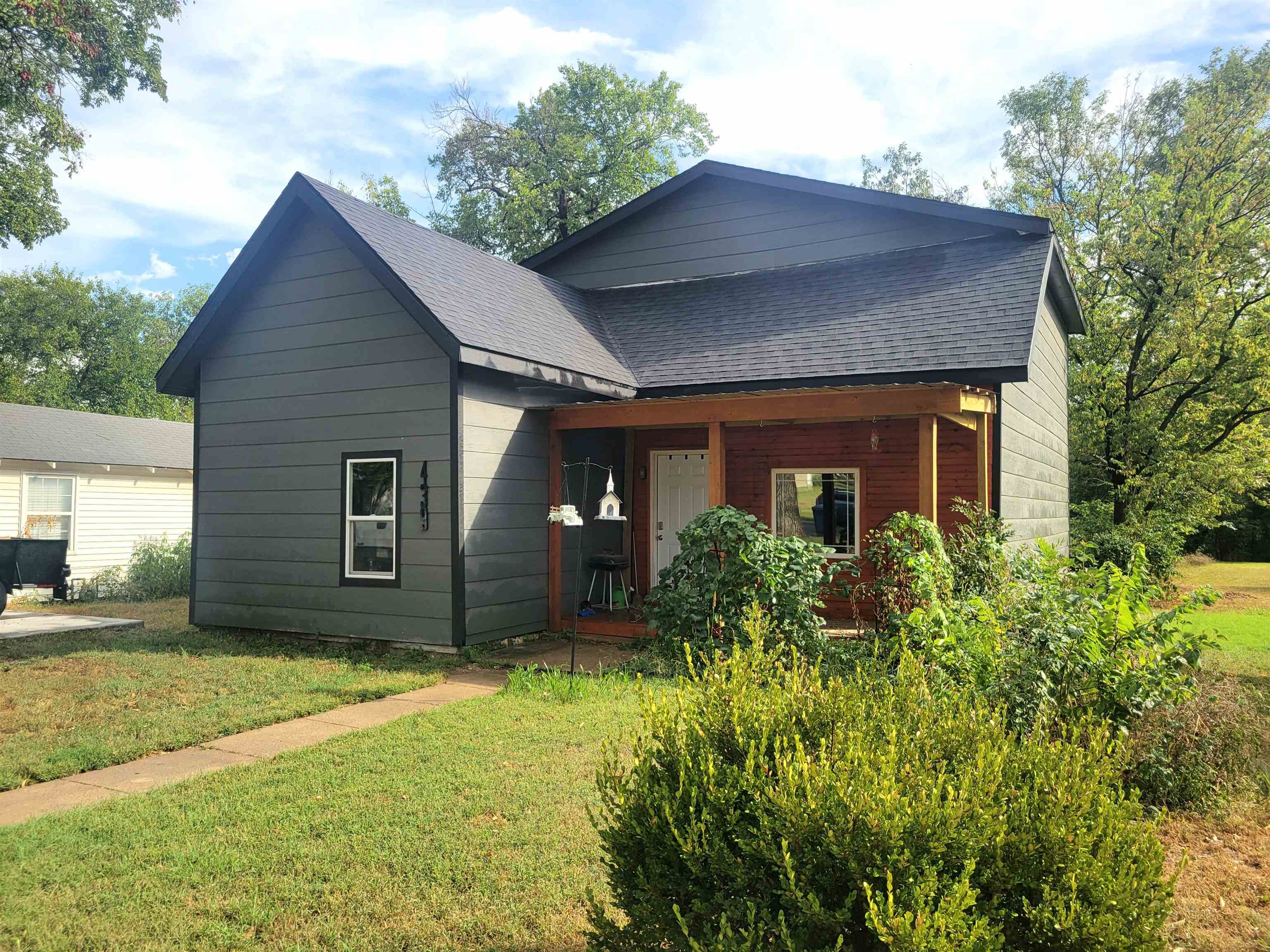 439 E Broadway, Augusta, KS 67010