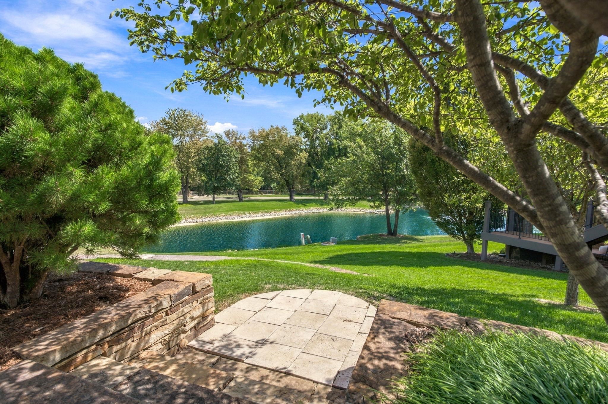 10802 E Glengate Cir, Wichita, KS 67206
