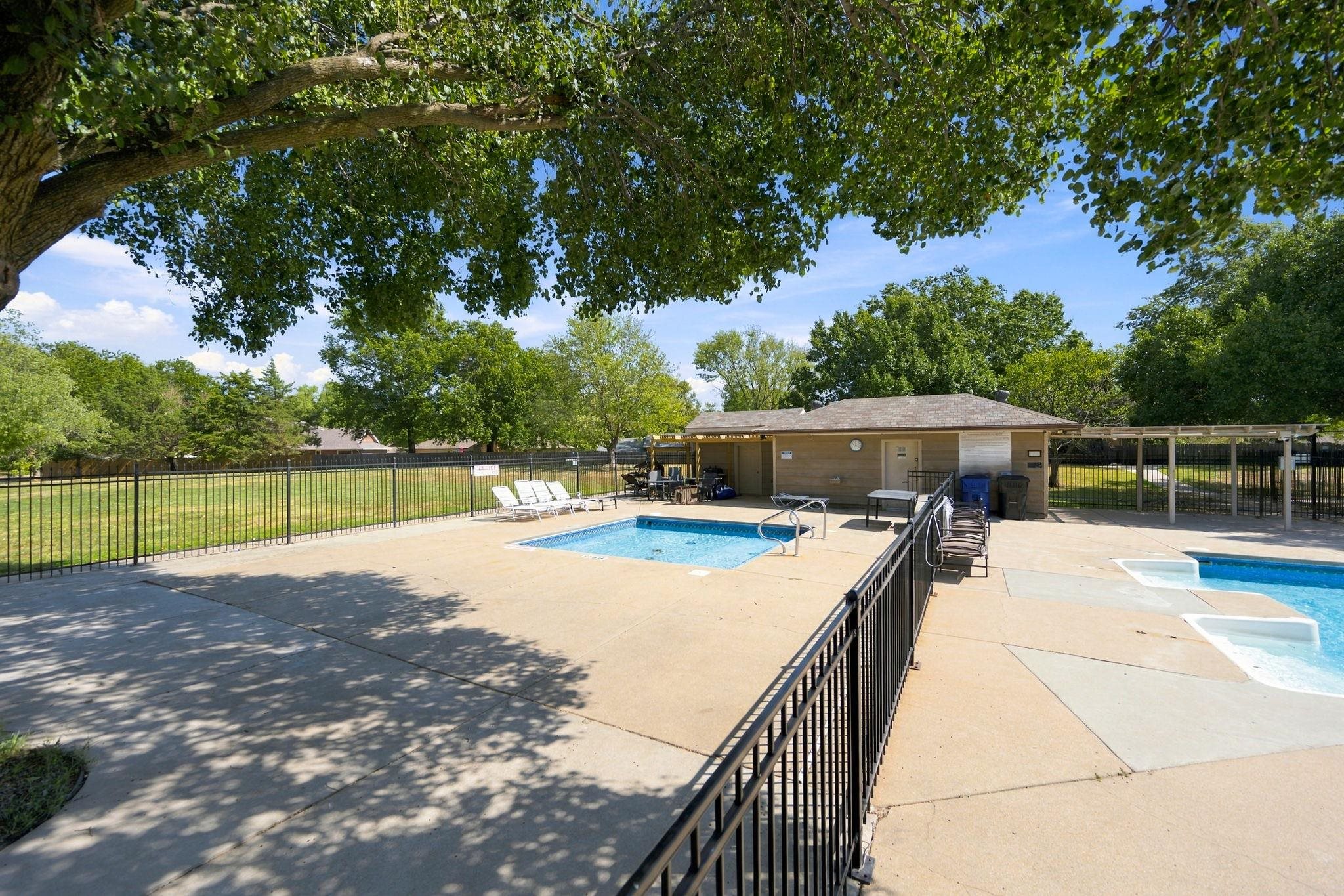 10026 W Yosemite Ct, Wichita, KS 67215